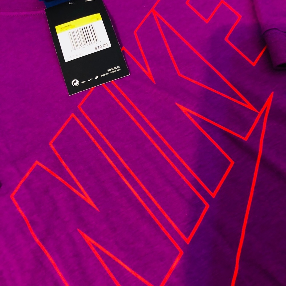 Nike Tee - Size women’s SM